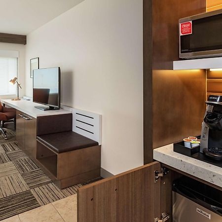 Hilton Garden Inn Davis Downtown מראה חיצוני תמונה