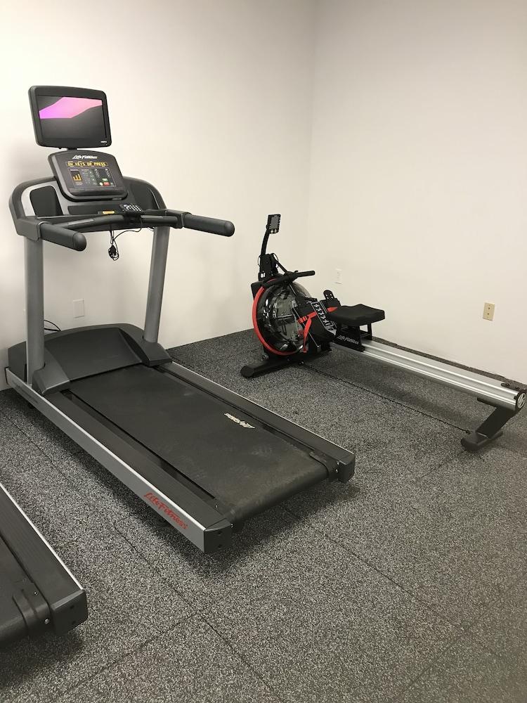Hilton Garden Inn Davis Downtown מראה חיצוני תמונה