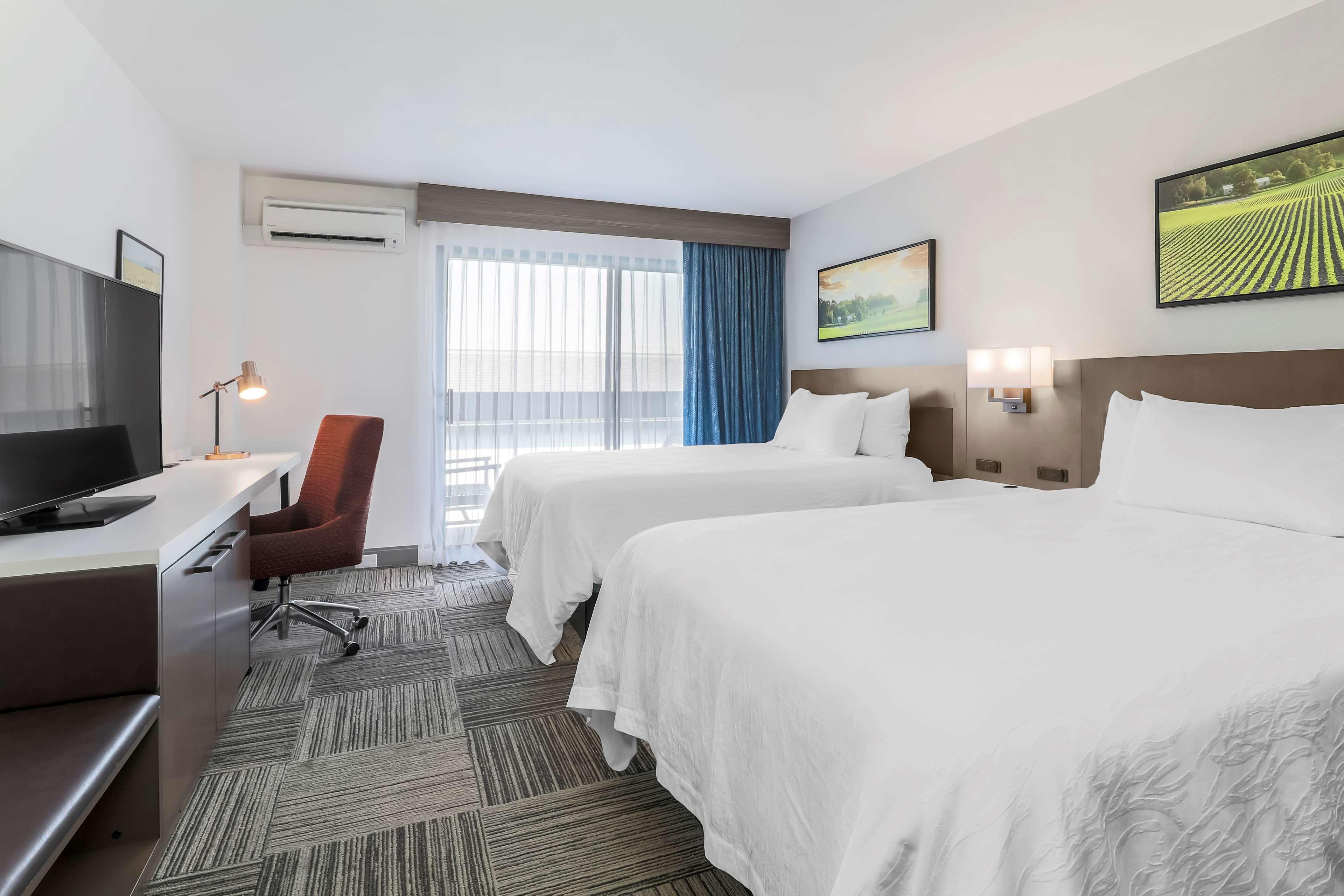 Hilton Garden Inn Davis Downtown מראה חיצוני תמונה
