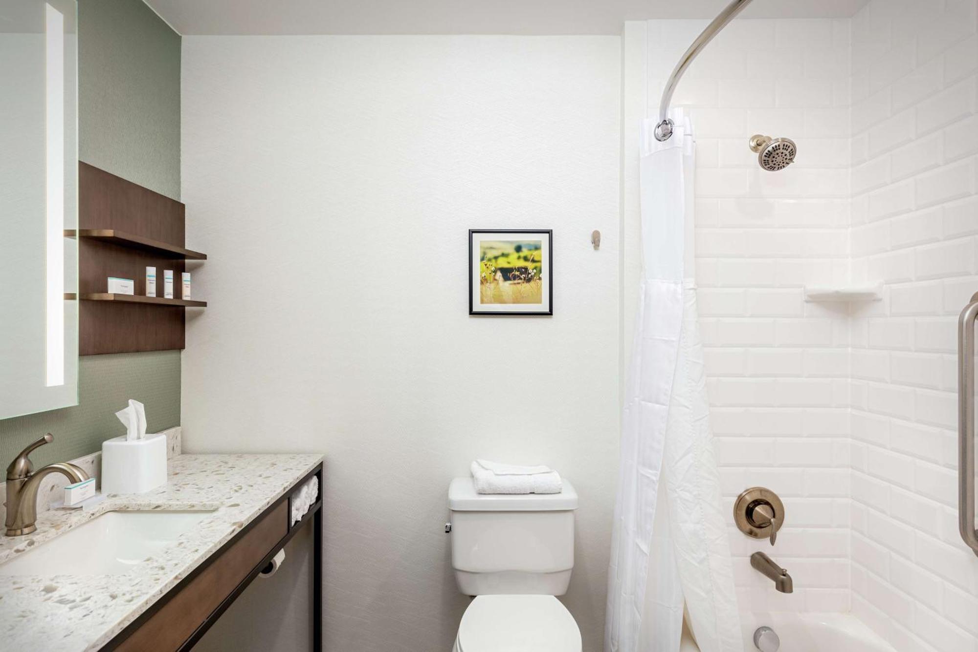 Hilton Garden Inn Davis Downtown מראה חיצוני תמונה