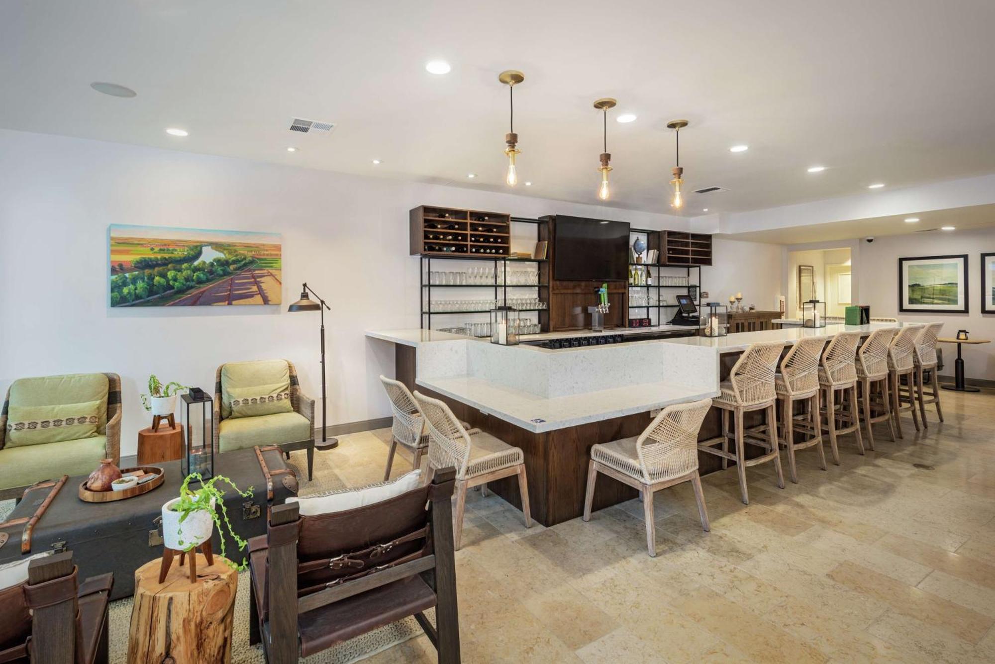 Hilton Garden Inn Davis Downtown מראה חיצוני תמונה