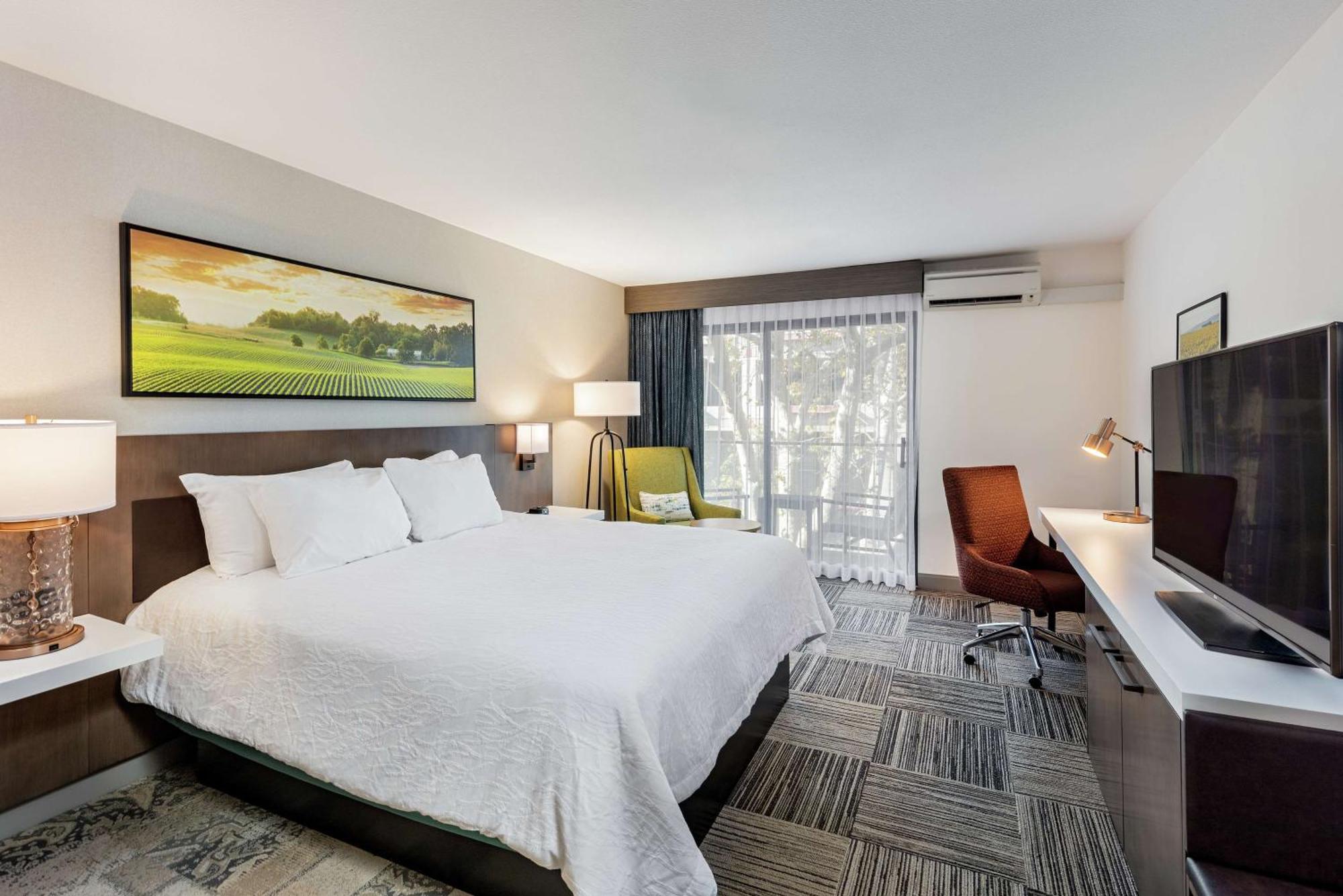 Hilton Garden Inn Davis Downtown מראה חיצוני תמונה