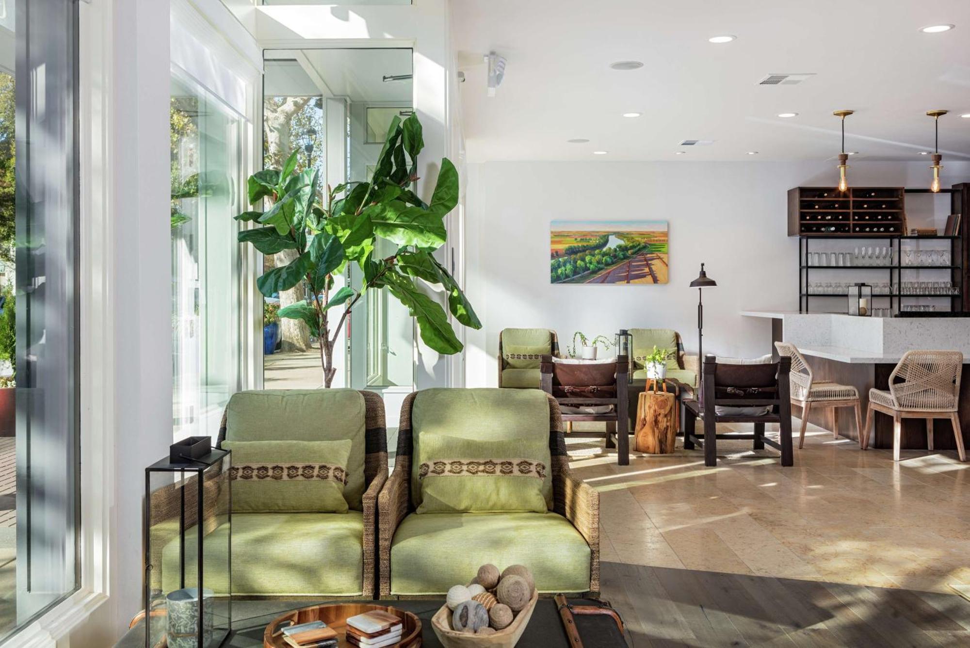 Hilton Garden Inn Davis Downtown מראה חיצוני תמונה