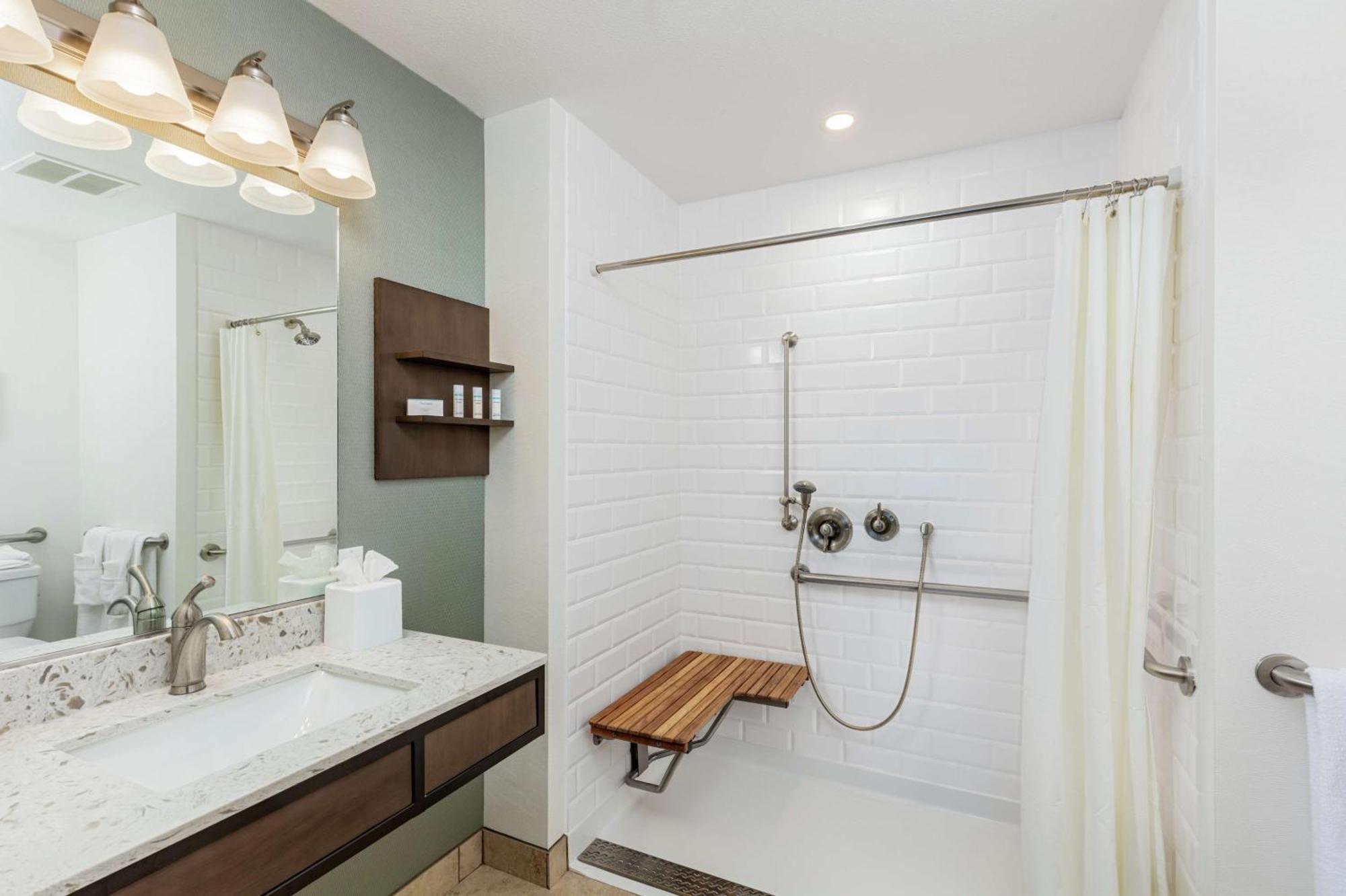 Hilton Garden Inn Davis Downtown מראה חיצוני תמונה