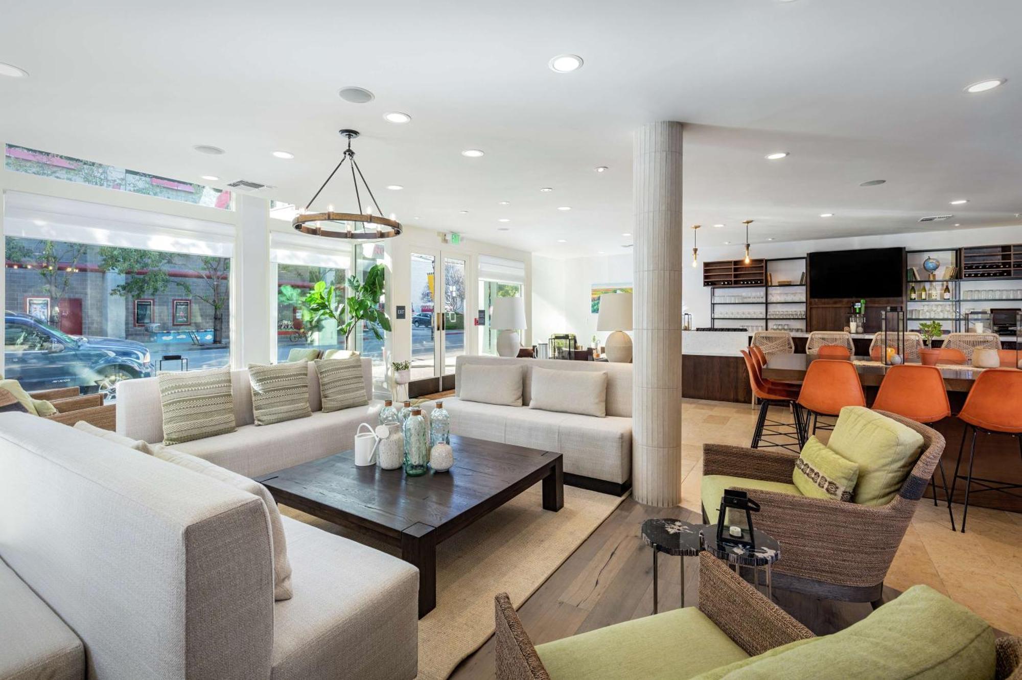 Hilton Garden Inn Davis Downtown מראה חיצוני תמונה