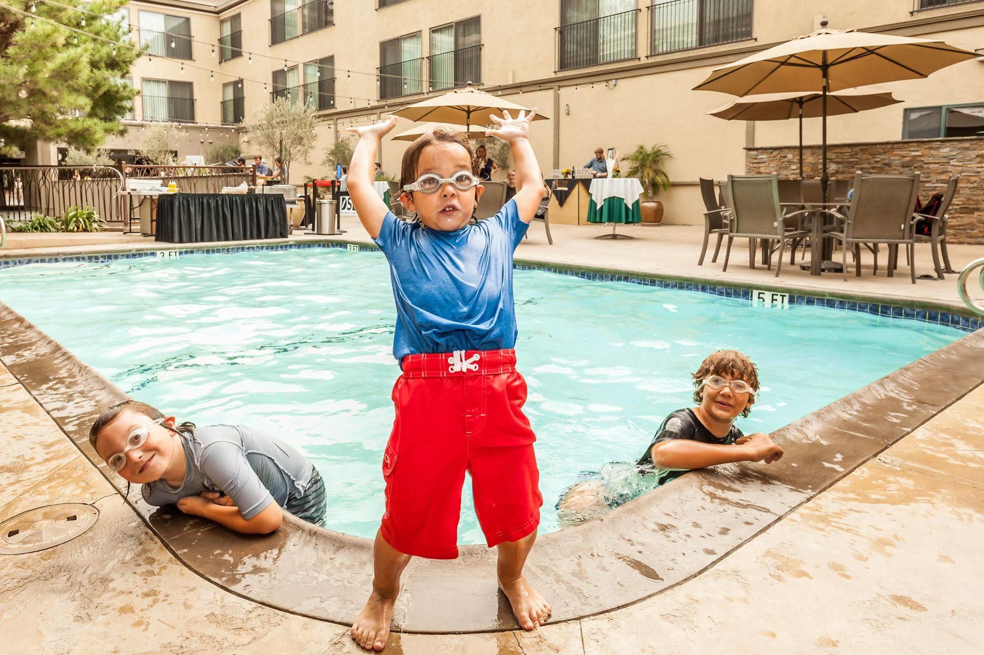 Hilton Garden Inn Davis Downtown מראה חיצוני תמונה